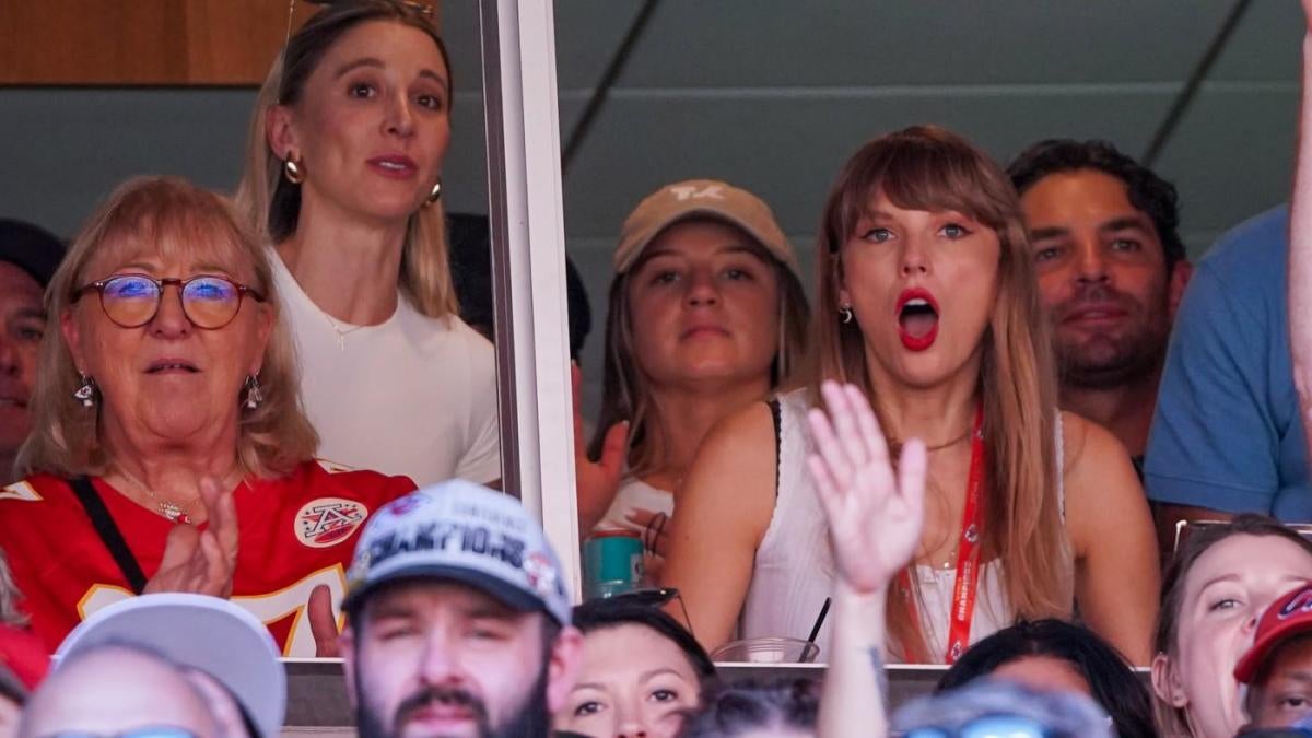 Taylor Swift watches Travis Kelce score as Chiefs dominate Bears