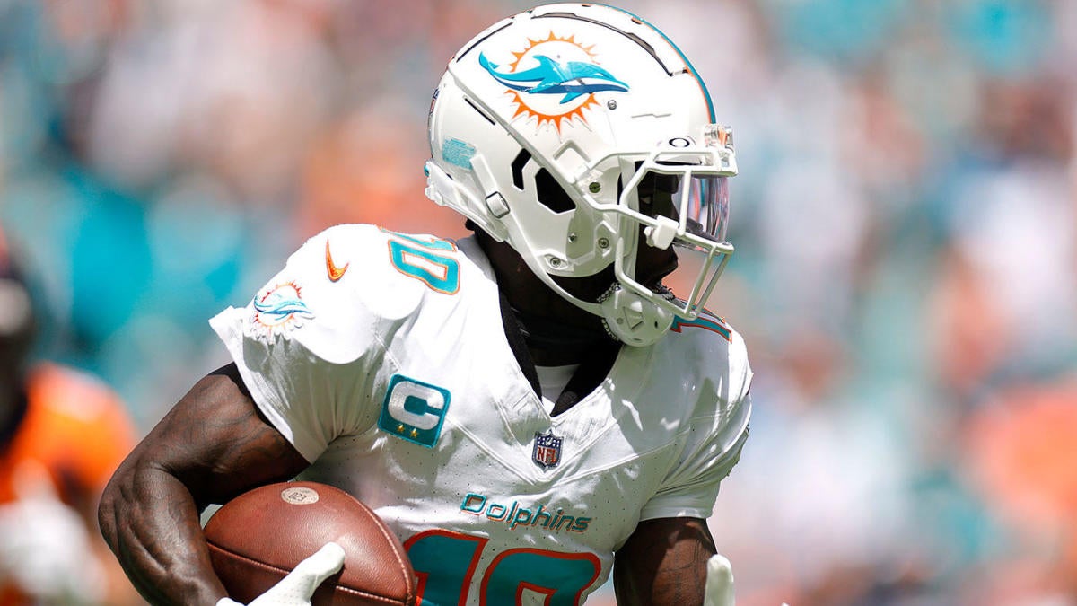 Tyreek Hill detained: Dolphins WR has 'no idea' why he was handcuffed; Hill reportedly considering litigation Tyreek Hill detained: Dolphins WR has 'no idea' why he was handcuffed; Hill reportedly considering litigation