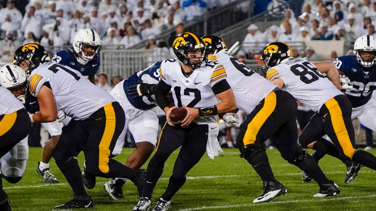 COLLEGE FOOTBALL: SEP 23 Iowa at Penn State