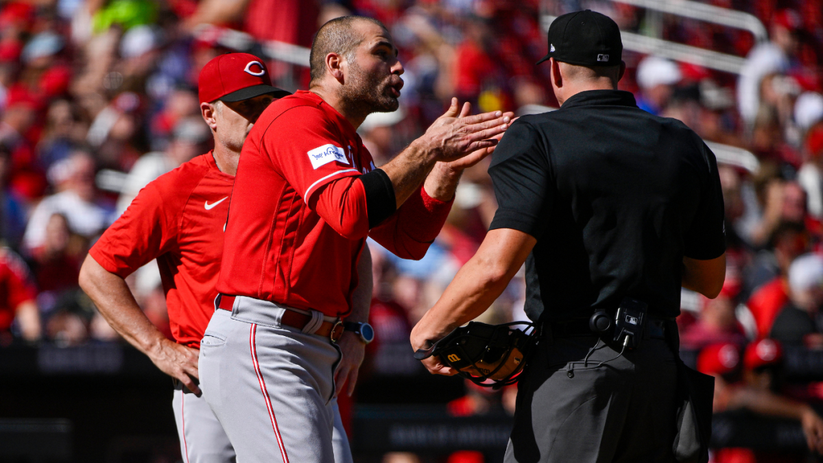 Joey Votto ejected: Reds first baseman tossed in last game of season,  possible final game before retirement 