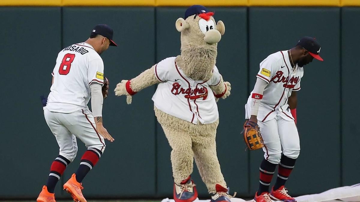 2023 MLB playoffs: Phillies fans bully the Braves' mascot into an