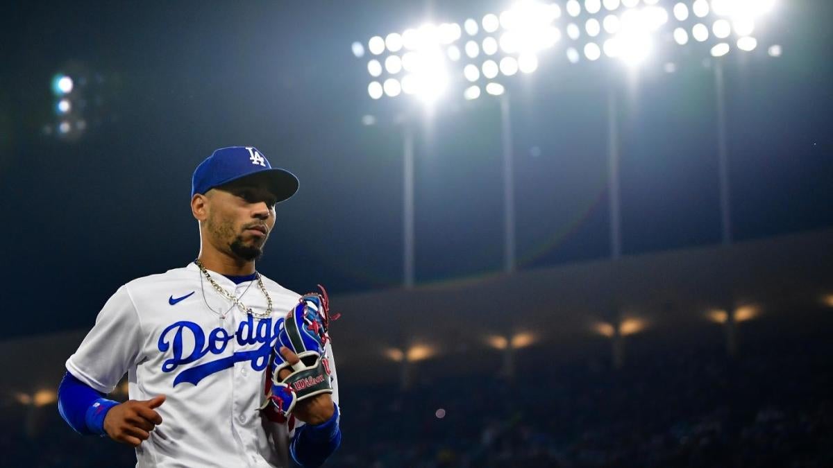 Dodgers-Phillies: Game 1 in pictures - Los Angeles Times