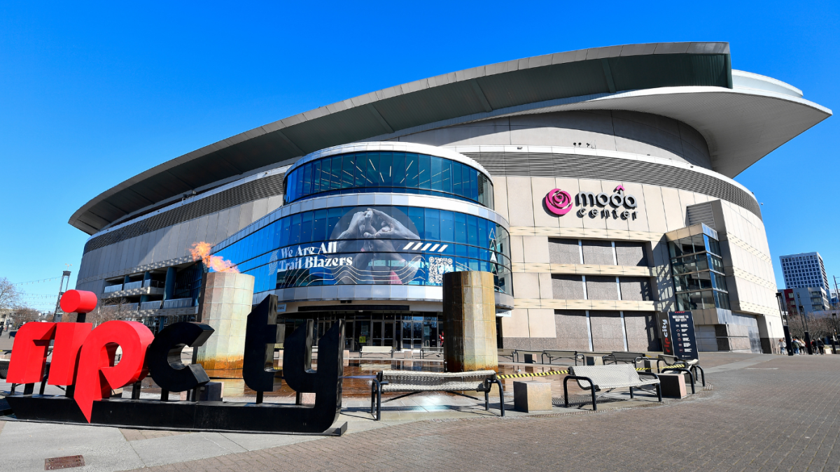 Sen. Ron Wyden and Jim Etzel continue efforts to bring the WNBA back to  Portland 