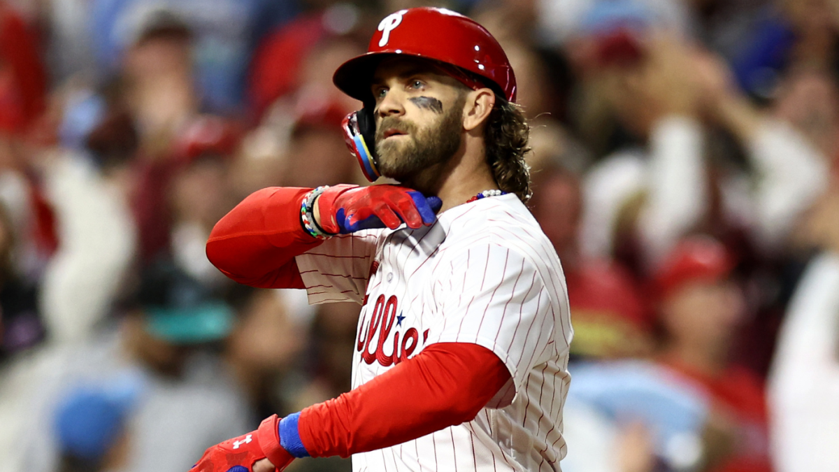 Phillies vs. Braves: Bryce Harper homers twice, stares down Orlando Arcia in NLDS Game 3