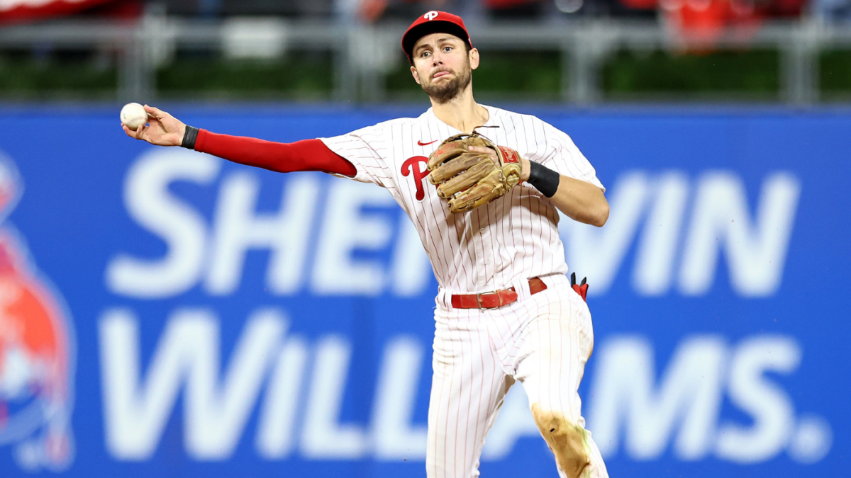 Bryce Harper homers twice to give Phillies 2-1 NLDS lead