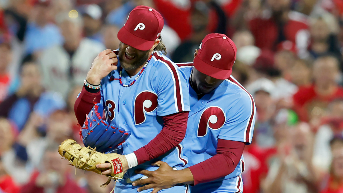 Bryce Harper injury update: Phillies star avoids elbow scare after  colliding with Braves' Matt Olson at first 