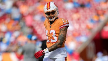 usatsi-21656433-mike-evans-bucs-wr-pregame-2023-1400-creamsicle-tangerine.jpg