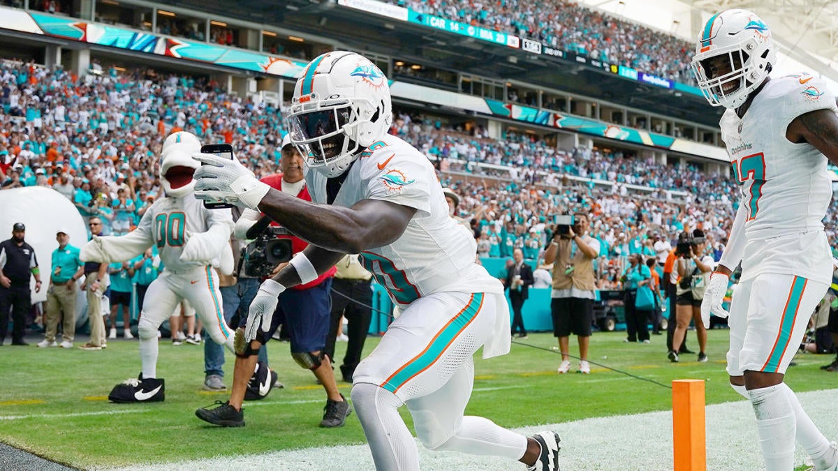 Dolphins' Tyreek Hill Uses Phone For TD Celebration Vs. Panthers, WR ...