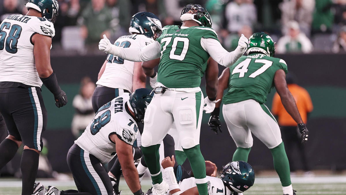 Jets upset Eagles to take down last undefeated team