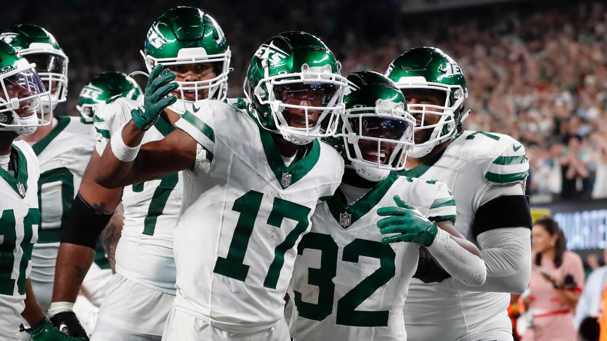 Is it time for Giants to follow Jets' lead and unveil new uniforms