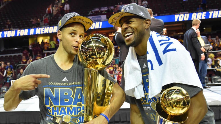 102023-andreiguodalastephcurry.jpg
