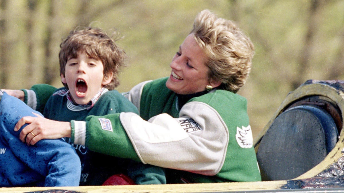 Why did Princess Diana wear a Kelly green Philadelphia Eagles jacket?