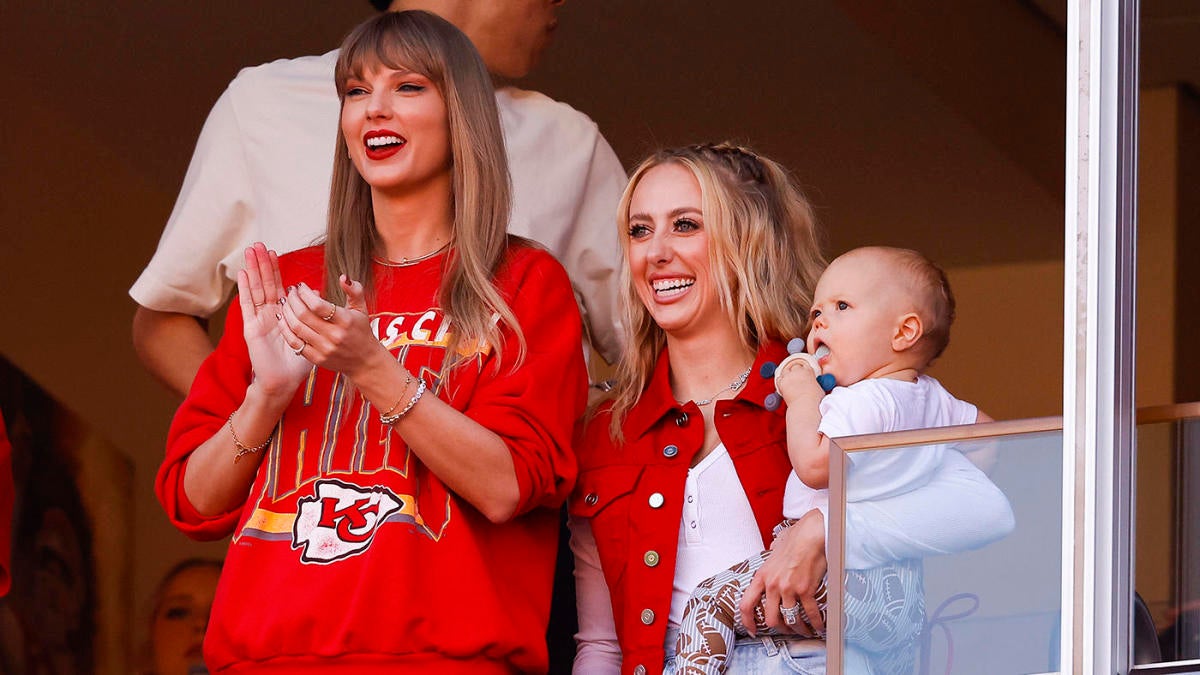 Travis Kelce leaves Chiefs game in '1989' outfit with Taylor Swift