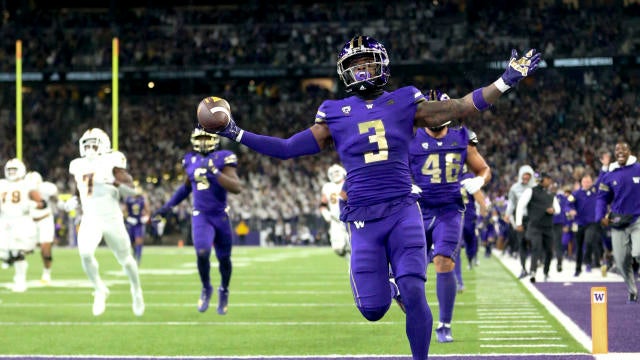 Husky Royalty uniform for Game 7 vs ASU. : r/huskies