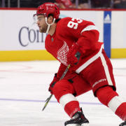 Red Wings sign Zach Aston-Reese to one-year contract