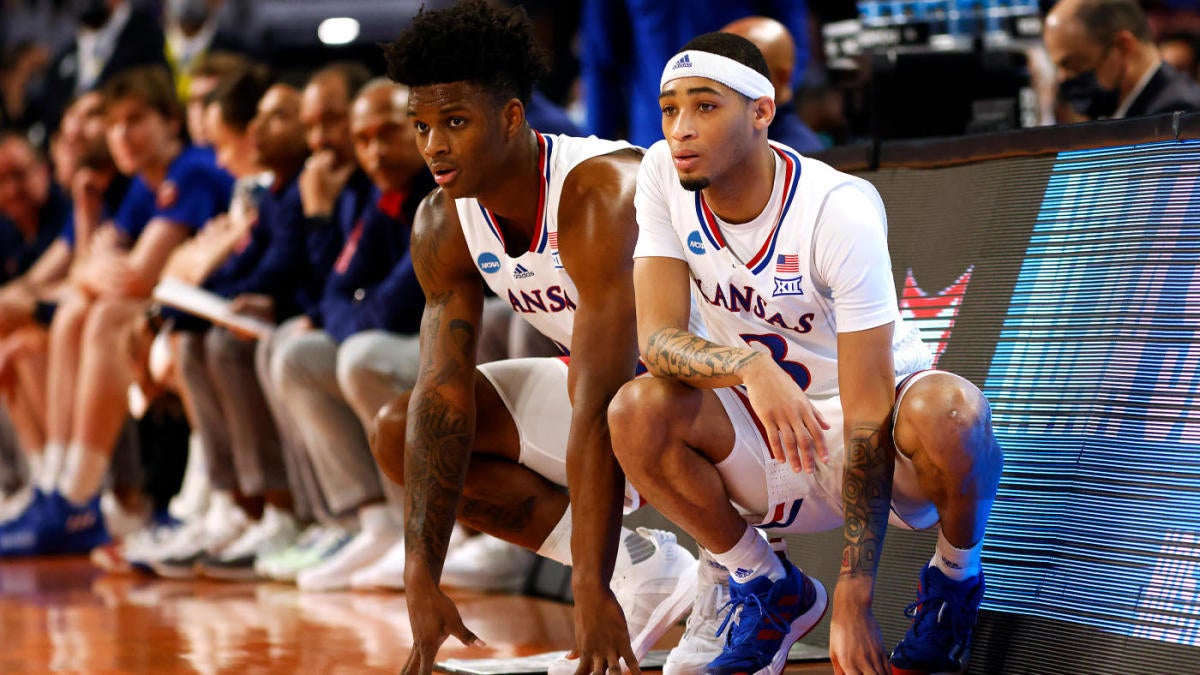 College basketball rankings: Kansas helps Big 12 lead conference race ...