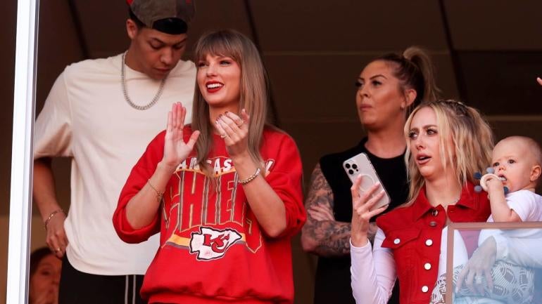 taylor-swift-chiefs-getty.jpg