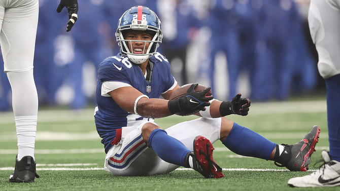 saquon-barkley-giants-sitting-g.png