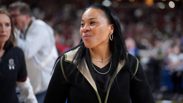 South Carolina's Dawn Staley 'couldn't care less' about expectations as ...