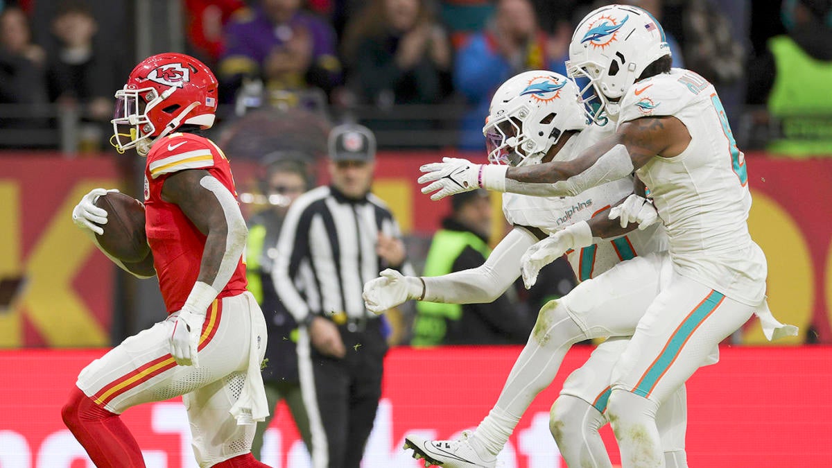 Chiefs vs. Dolphins score, takeaways: Kansas City survives Miami