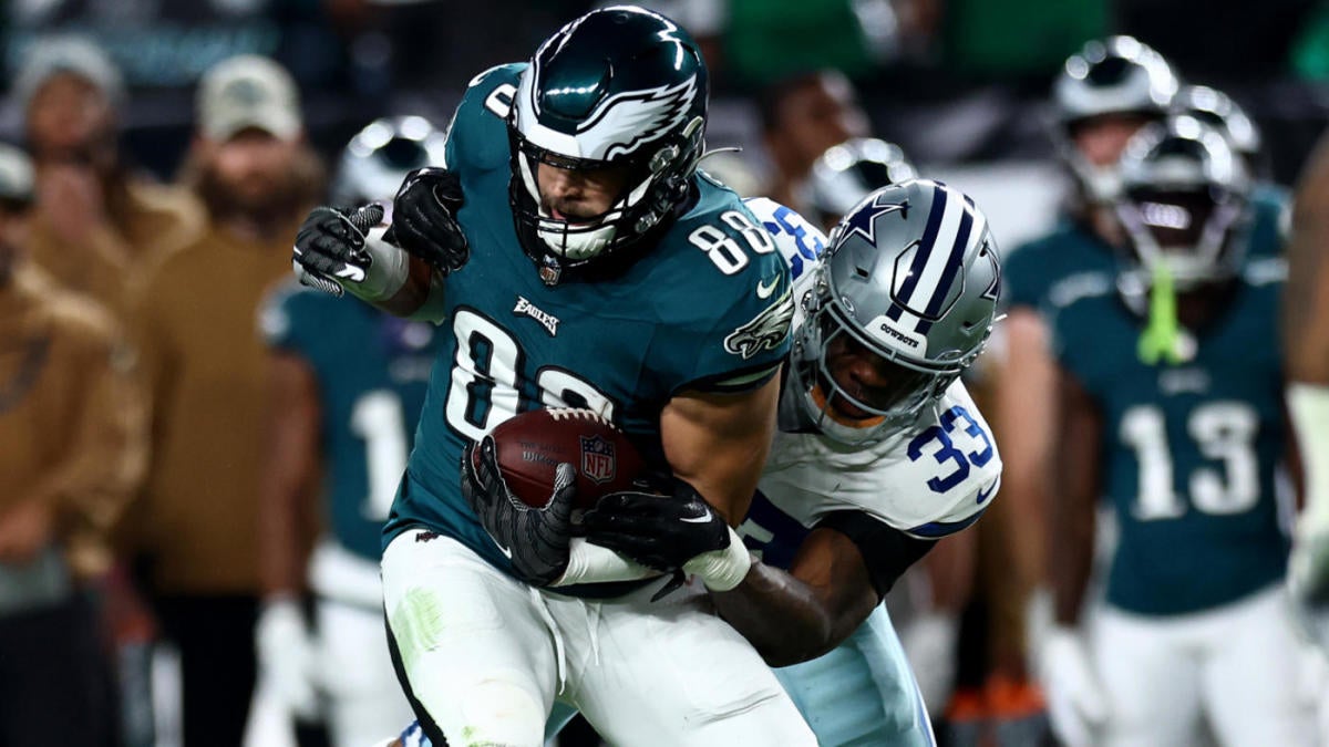 Eagles TE Dallas Goedert fractures forearm in victory over Cowboys, set ...