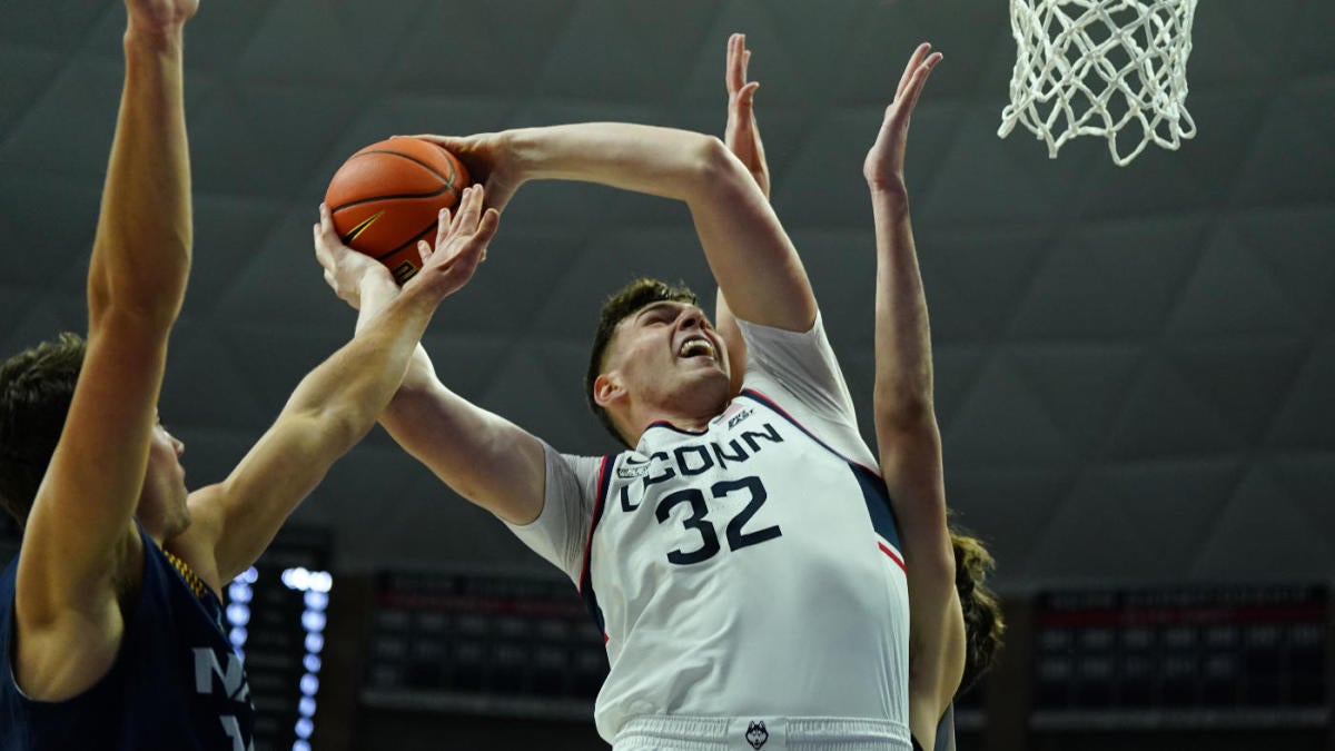 College basketball scores, winners and losers: Banner night for UConn; Louisville survives scare in opener