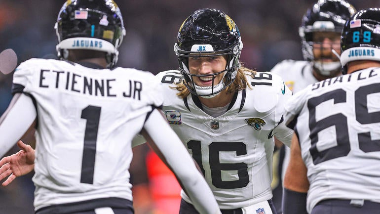 getty-trevor-lawrence-travis-etienne-jaguars.jpg