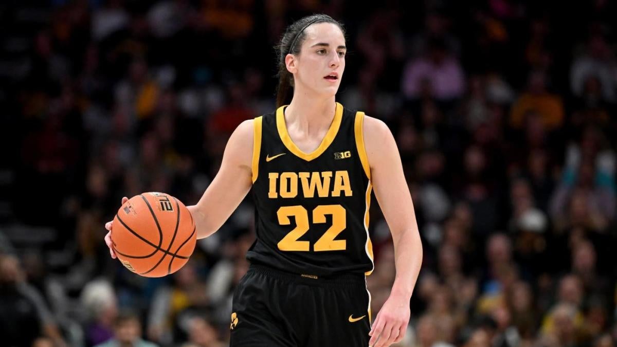 Caitlin Clark breaks Iowa women's basketball alltime scoring record