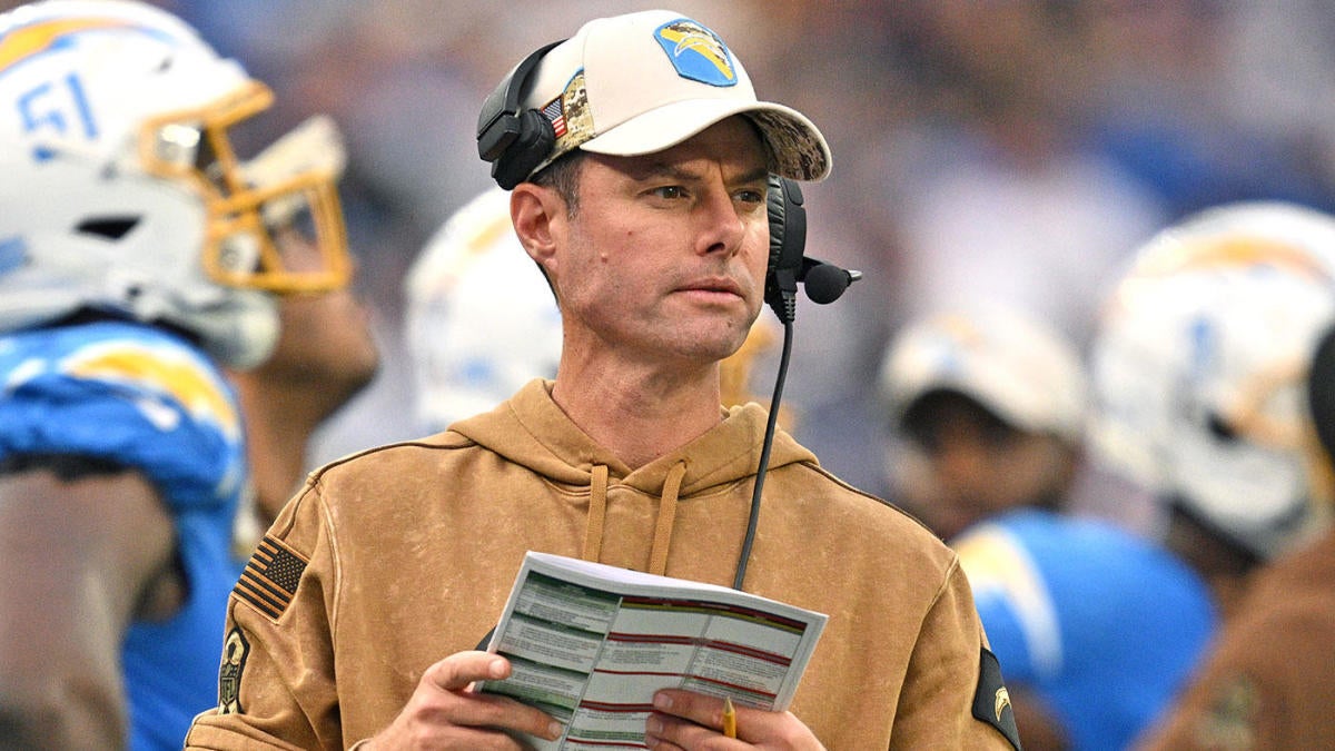 Saints hiring Kellen Moore: New Orleans targeting former NFL head coach to be DC, per report