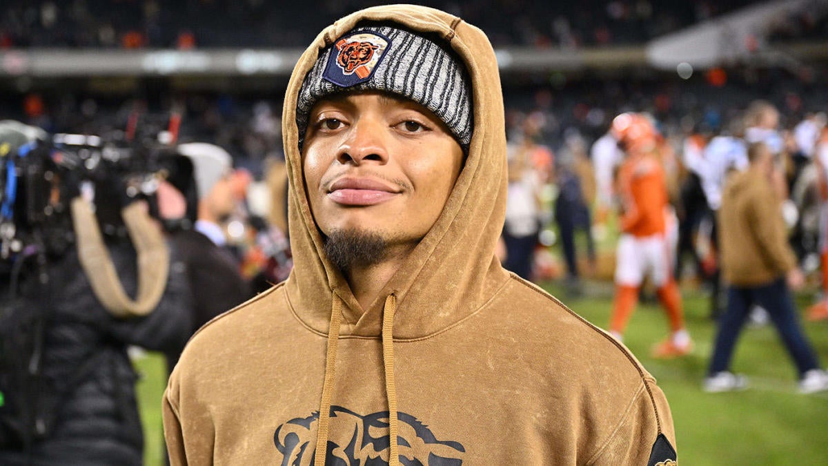 Bears' Justin Fields to play vs. Lions after four-game absence, says thumb still 'not 100%' but 'feels good' Bears' Justin Fields to play vs. Lions after four-game absence, says thumb still 'not 100%' but 'feels good'