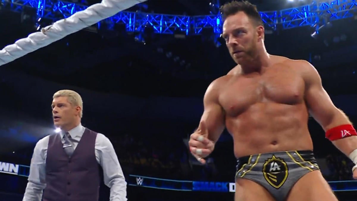 WWE SmackDown results, recap, grades: Cody Rhodes, LA Knight turn back The Bloodline together