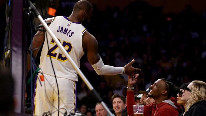 Bronny James goes through warmups: LeBron James' son participates in ...