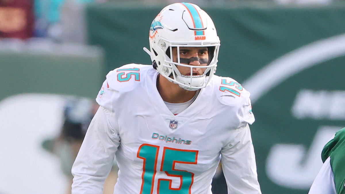 Dolphins' Jaelan Phillips suffers Achilles injury vs. Jets, carted off same field that claimed Aaron Rodgers