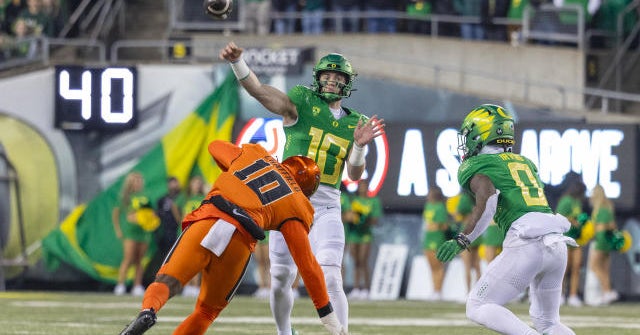 More photos from No. 6 Oregon's 31-7 beatdown of rival OSU