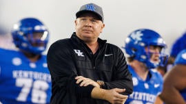 Kentucky coach Mark Stoops decides to stay with Wildcats after emerging as Texas A&M's top target