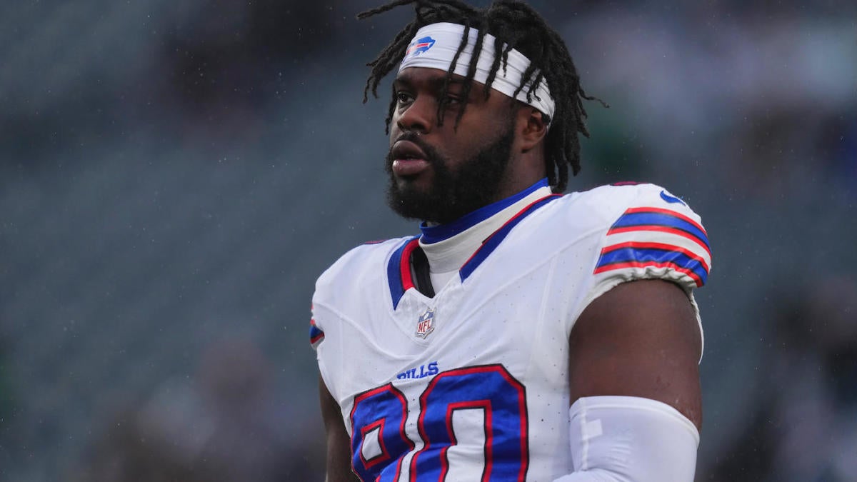 Shaq Lawson appears to shove Eagles fan as Bills players jawed with Philadelphia supporters following OT loss