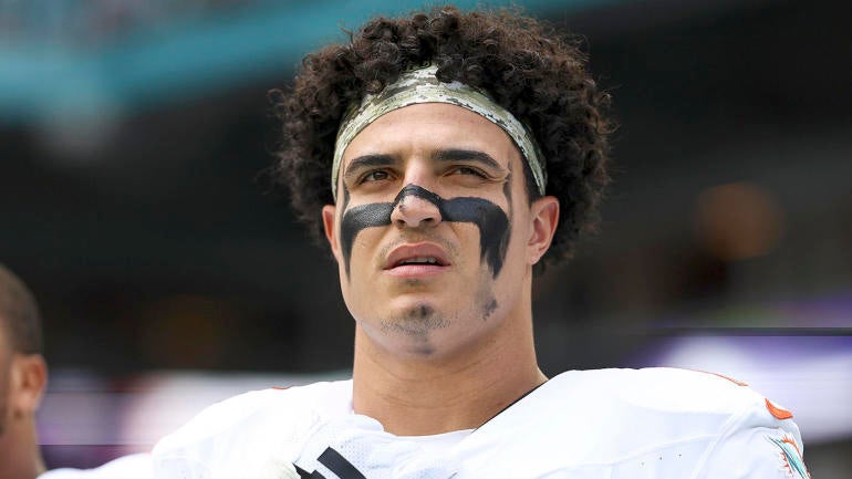 Dolphins' Jaelan Phillips undergoes 'more traditional' surgery on torn ...