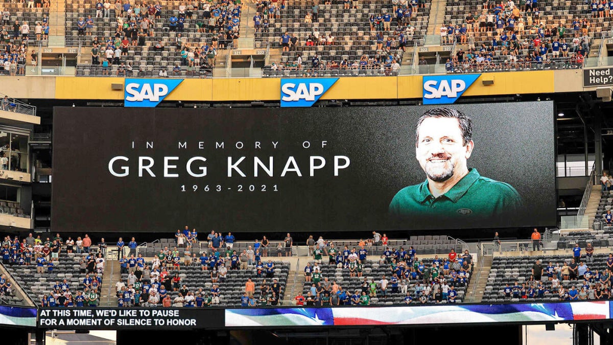 Jets, Falcons staff members run stairs at MetLife Stadium in honor of late  New York coach Greg Knapp - CBSSports.com