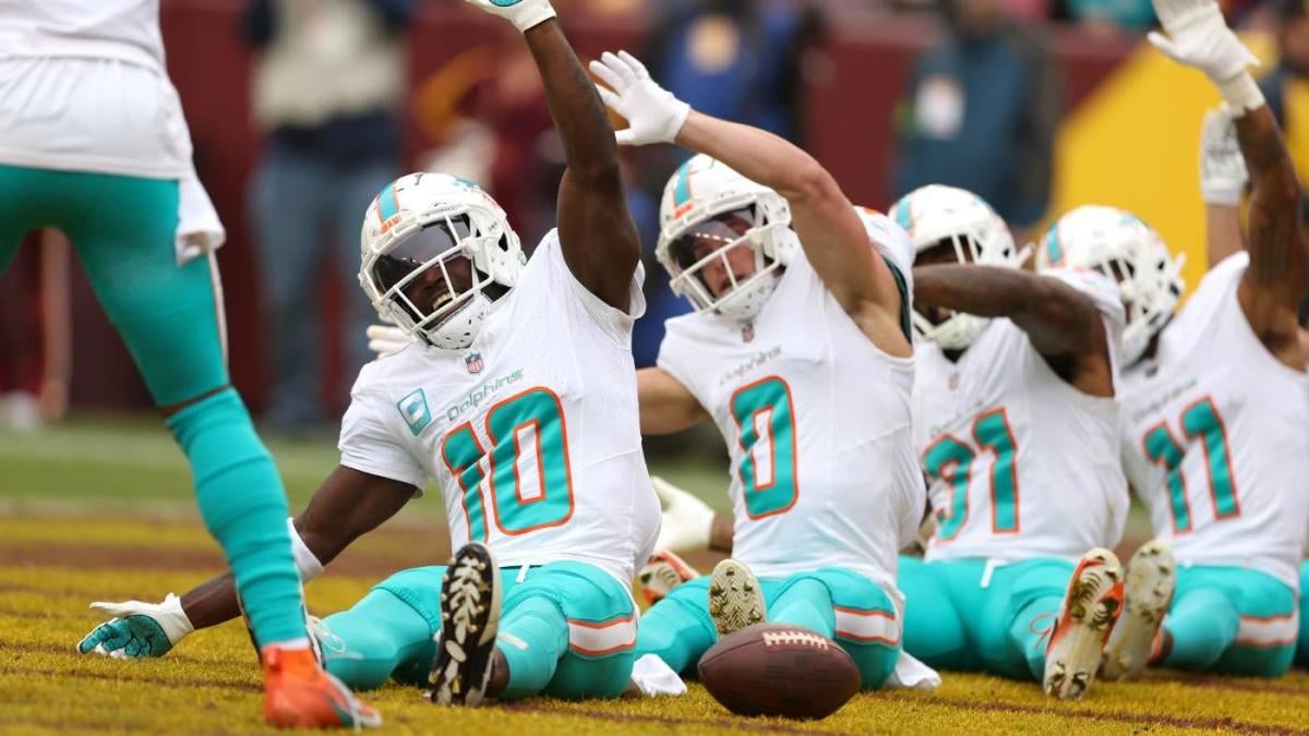 LOOK Dolphins practiced roller coaster touchdown celebration on