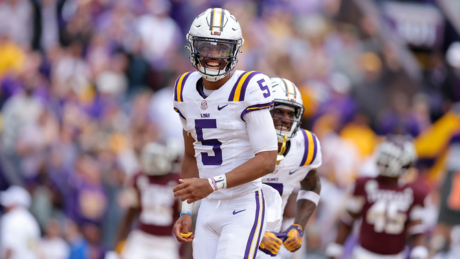 jayden-daniels-lsu-white-2023-g.png