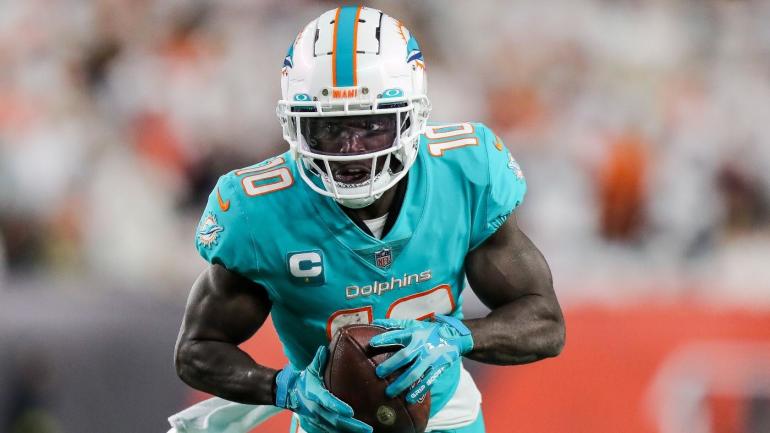 Tyreek Hill injury: Dolphins star WR returns in the third quarter after ...