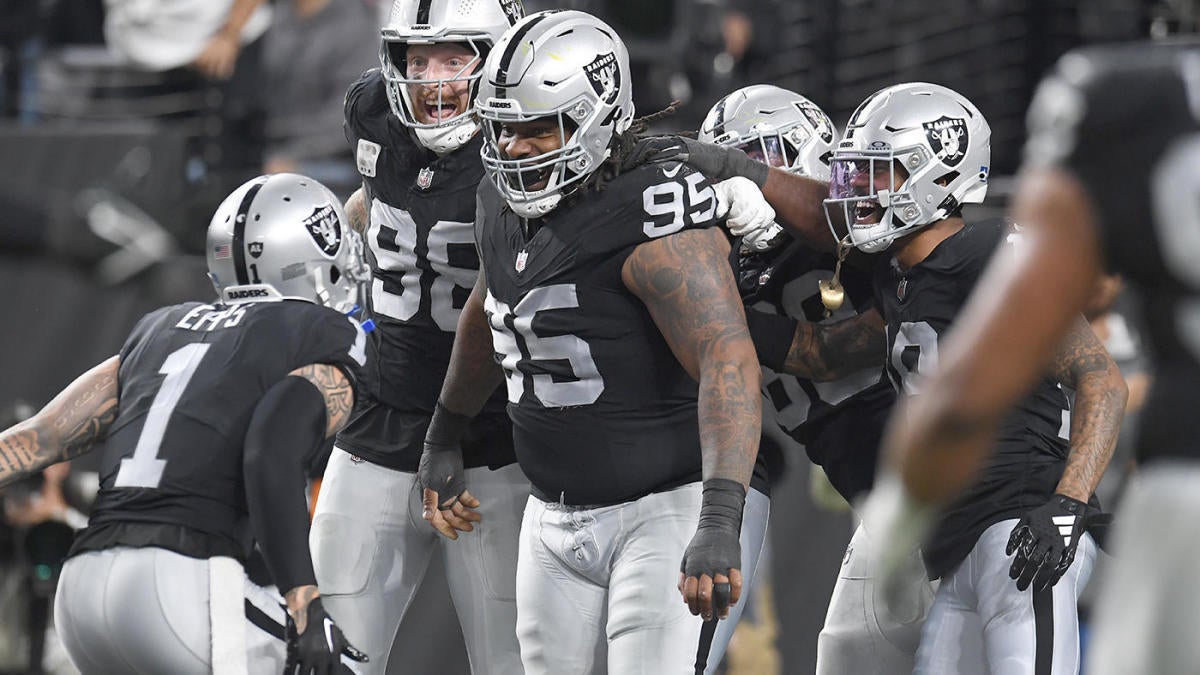 Raiders vs. Chargers score, takeaways: Las Vegas puts up 63 points vs. Los Angeles, makes NFL history on 'TNF'