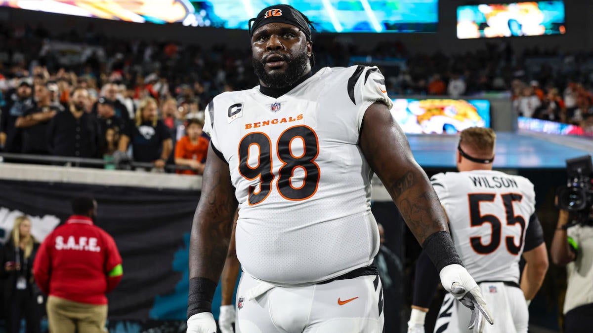 Bengals rule out D.J. Reader after star defensive tackle suffers knee injury vs. Vikings Bengals rule out D.J. Reader after star defensive tackle suffers knee injury vs. Vikings