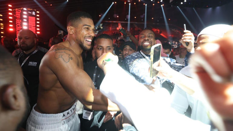 anthony-joshua-fans.jpg