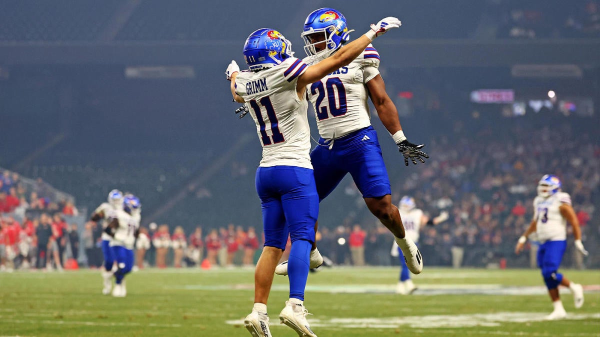 2023 Bowl Games schedule, college football scores today, live updates: Kansas outlasts UNLV in barn burner