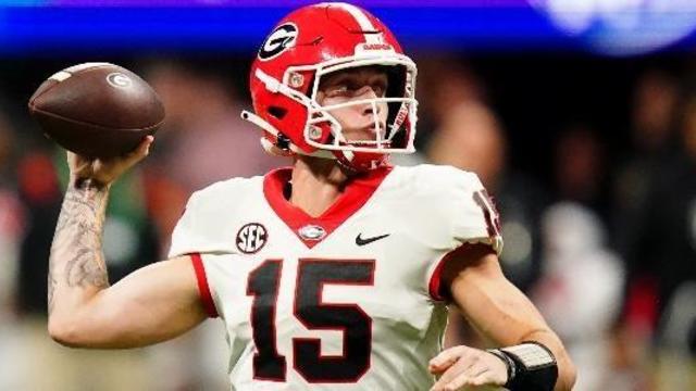 QB Carson Beck returning to Georgia next season