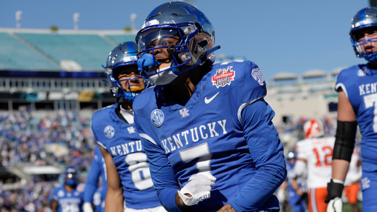 WATCH: Kentucky's Barion Brown electrifies with 100-yard kickoff return ...