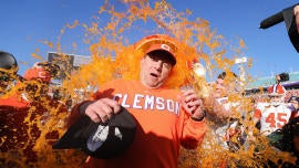Clemson outlasts Kentucky in Gator Bowl with record-breaking fourth quarter featuring five lead changes