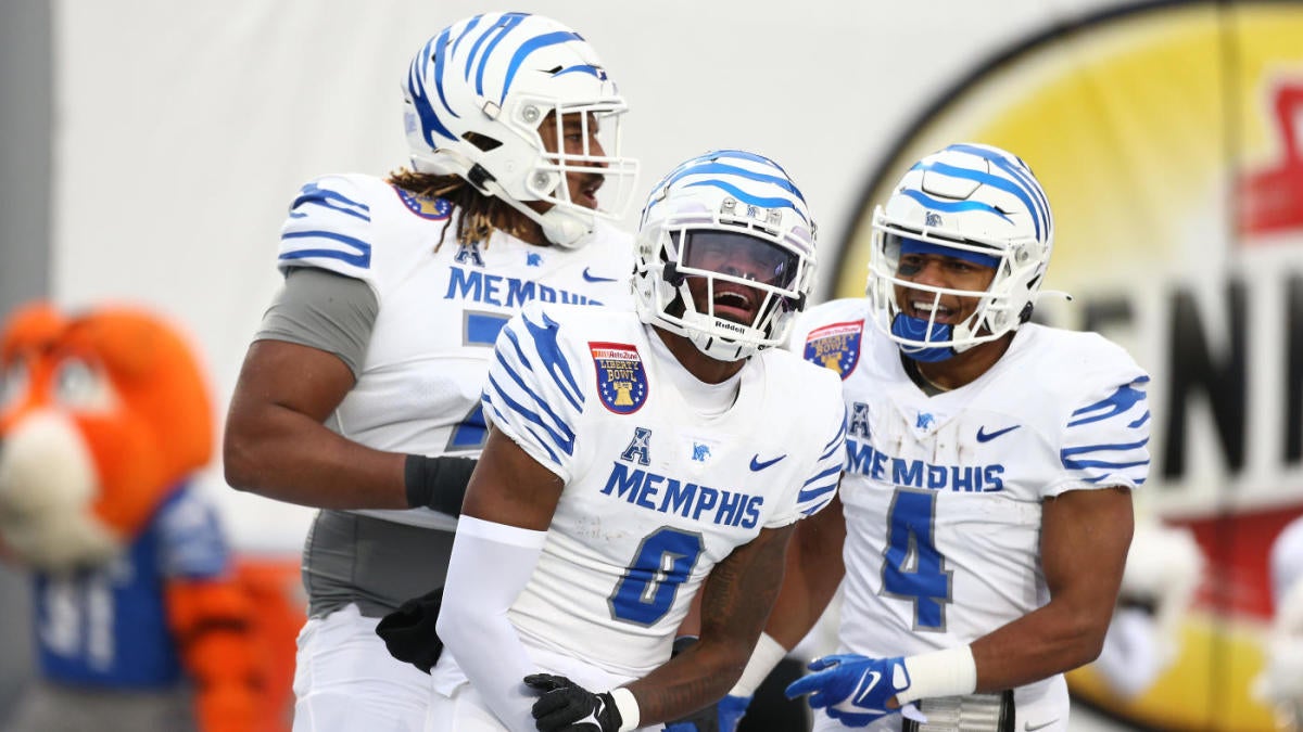 2023 Bowl Games schedule, college football scores today, live updates: Memphis starts fast, beats Iowa State