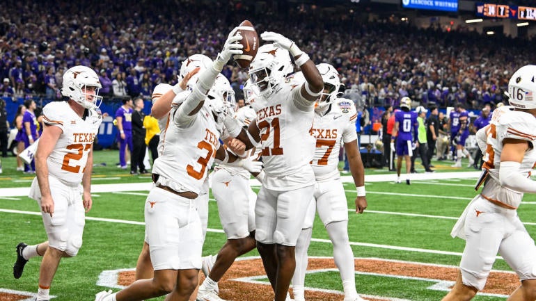COLLEGE FOOTBALL: JAN 01 CFP Semifinal - Allstate Sugar Bowl - Texas vs Washington